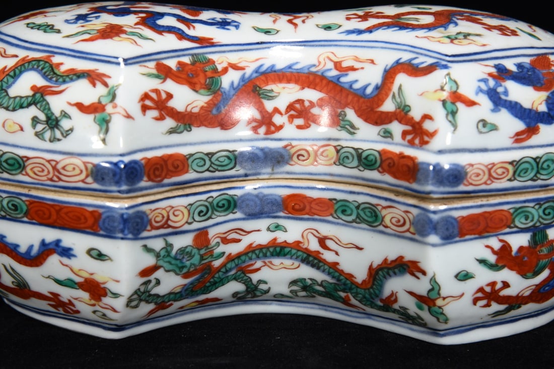 A Rare Wucai Dragon Pattern Ink Box - 7