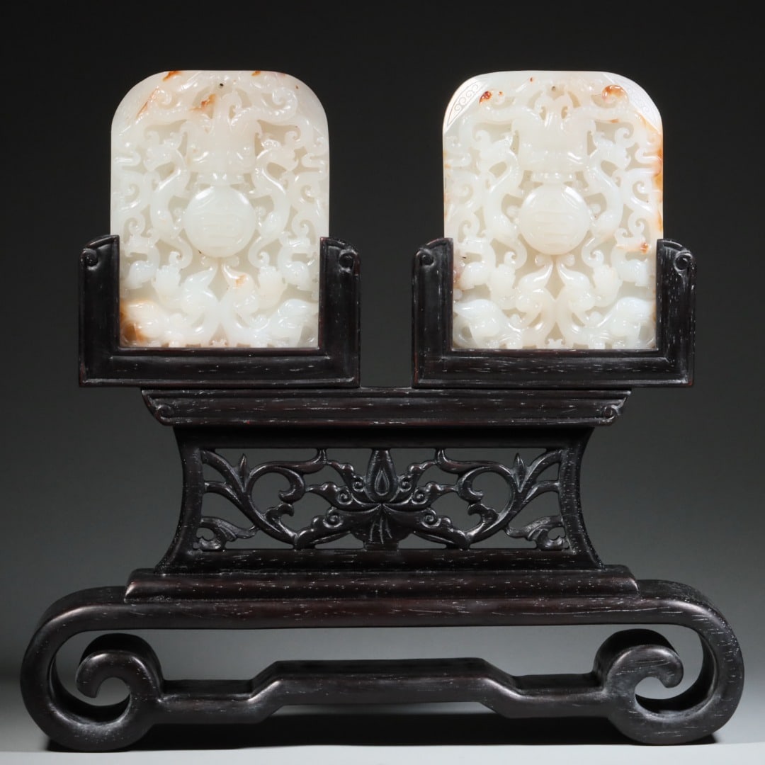 A pair of Exquisite Hetian Jade Dragon Pattern Table Screen (1 of 9)