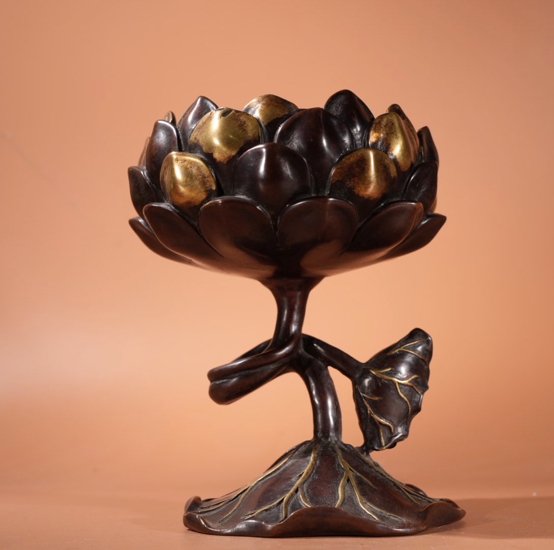 A Exquisite Gilt Bronze Lotus Pattern Censer: A Exquisite Gilt Bronze Lotus Pattern Censer,Ming Dynasty, China,With Mark,Size:15.5cmx8.6cm,Weight:1845g ?????????,????,??