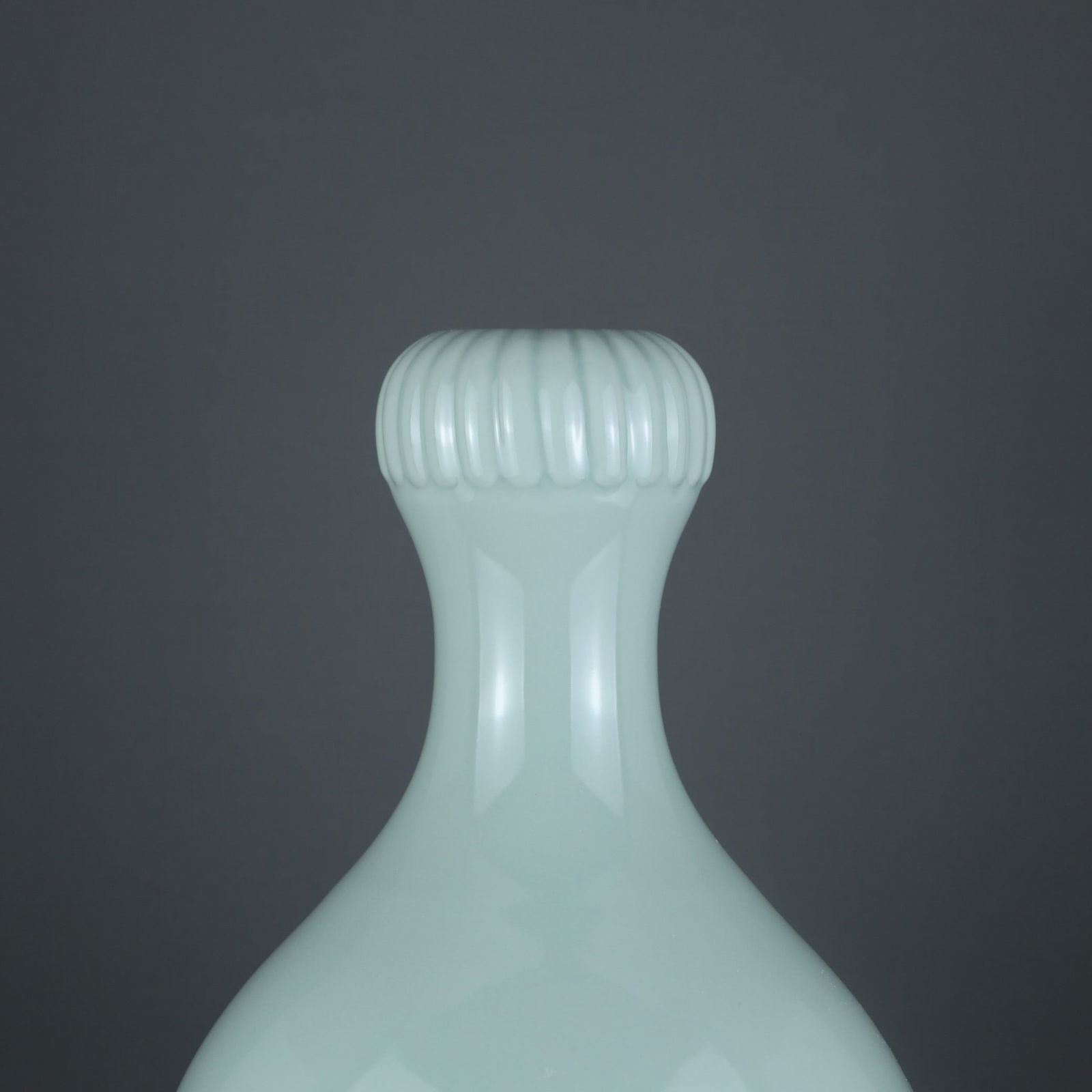 A Exquisite Sky Blue Glazed Vase - 2