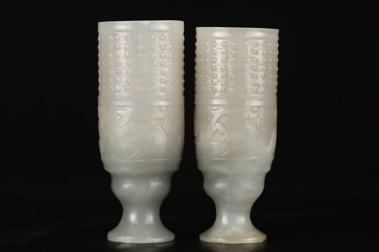 A pair of Hetian Jade Cup: A pair of Hetian Jade Cup,Qing Dynasty, China,Size:4.5cmx4cm,Weight:155g ???????,????