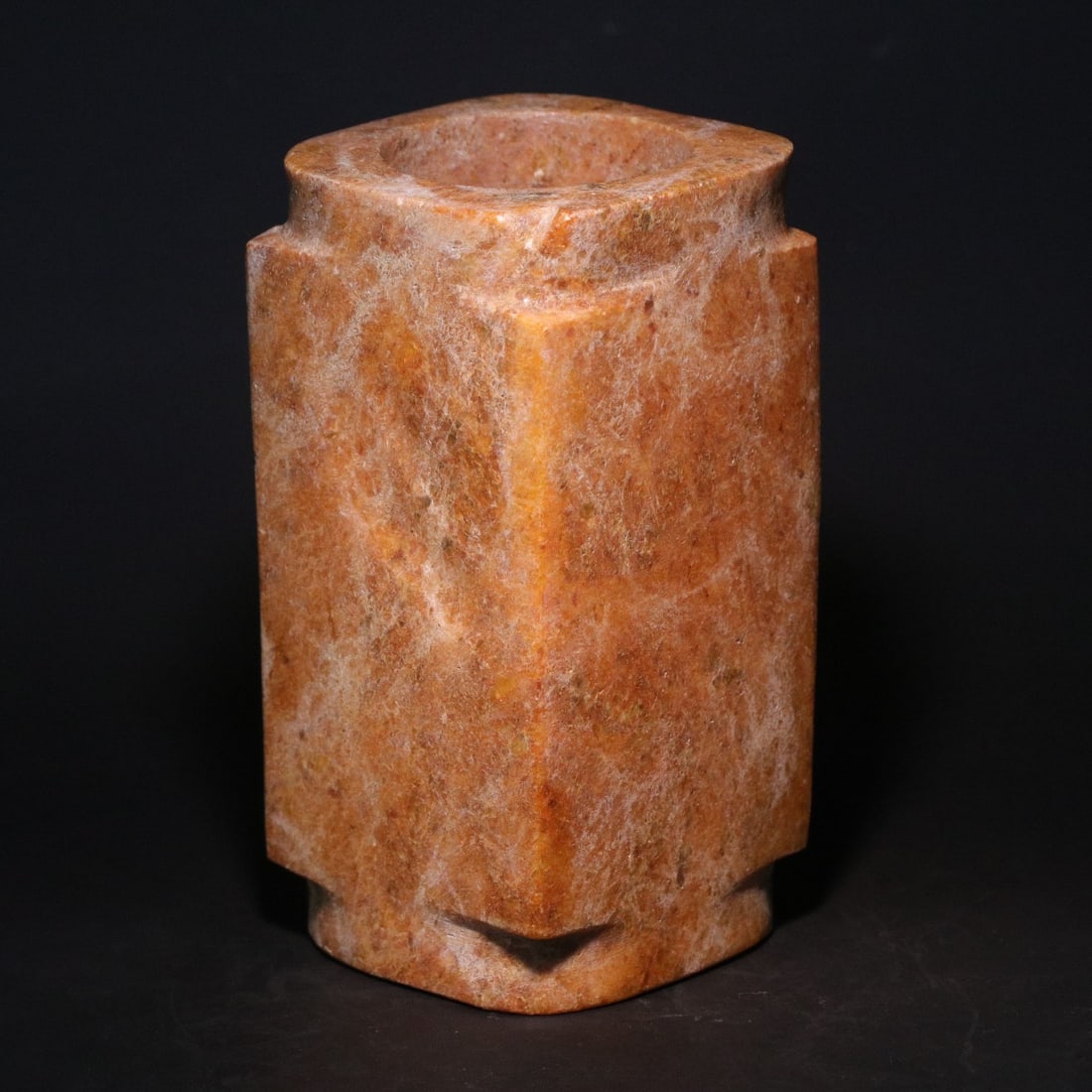 A Exquisite Gaogu Jade Hand Piece: A Exquisite Gaogu Jade Hand Piece,Ancient Time, China,Size:8.2cmx7.8cmx15.5cm,Weight:1562.9g ???????,?????