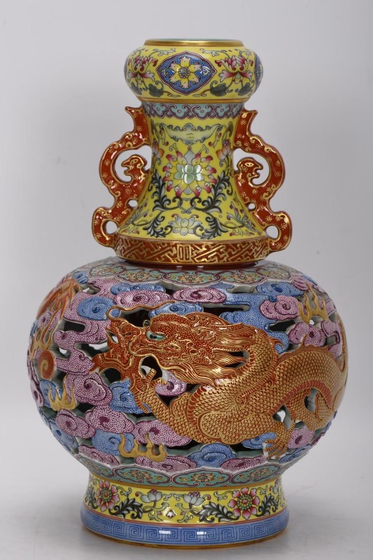 A Exquisite Famille-Rose Hollowed-Out Dragon-Pattern Double-Ears Vase: A Exquisite Famille-Rose Hollowed-Out Dragon-Pattern Double-Ears Vase,Qing Dynasty, China,Qianlong Four-character Mark,Size:27cmx5.3cmx17.5cmx11.5cm ????????????,????,?????