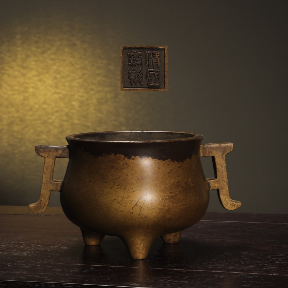 A Exquisite Coppery Double-Ears Tripod Censer: A Exquisite Coppery Double-Ears Tripod Censer,Qing Dynasty,China,With Mark,Size:9cmx10.8cmx17cm,Weight:1200g ???????,????,??