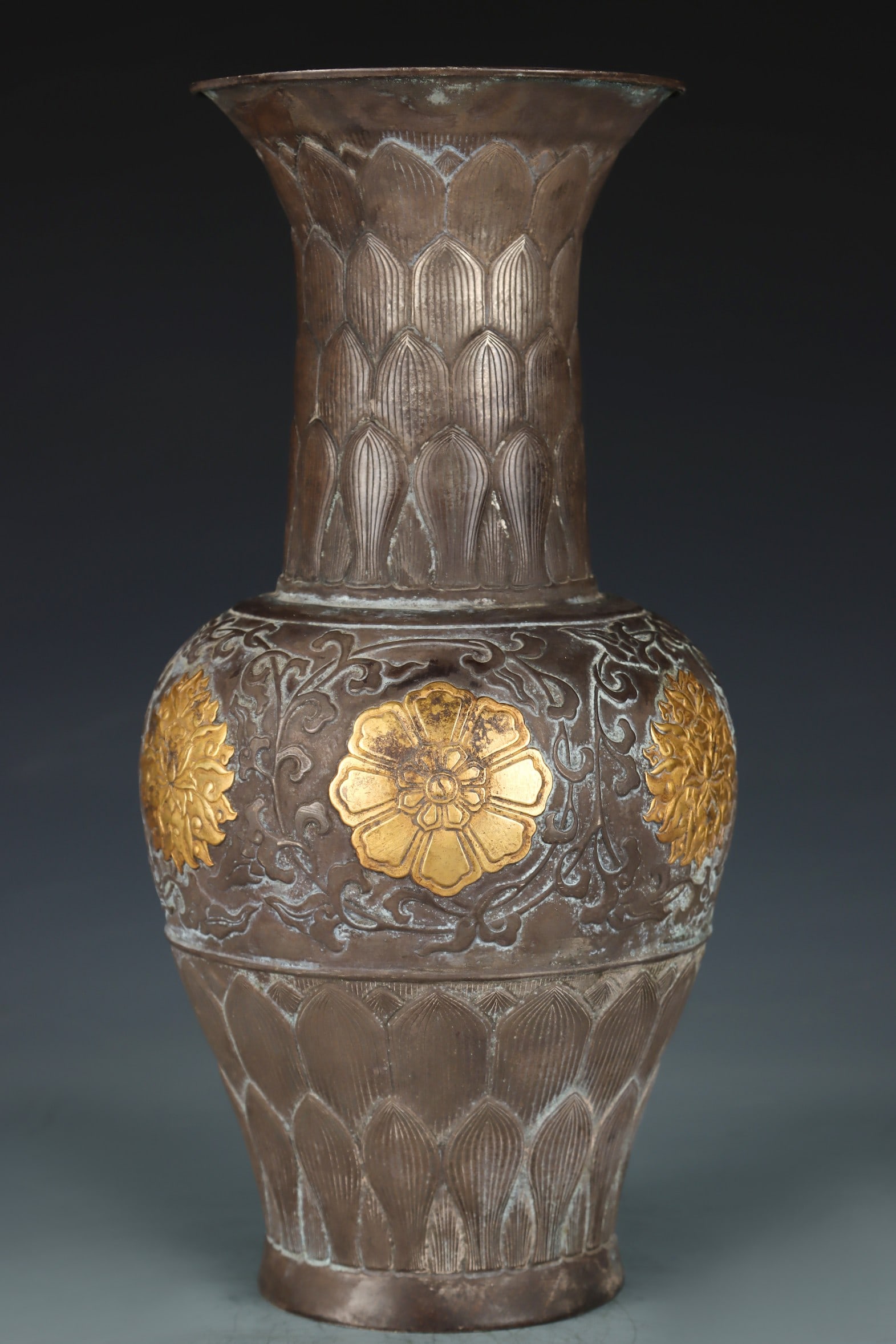 A Exquisite Gilt Silver Flower Pattern Vase - 2