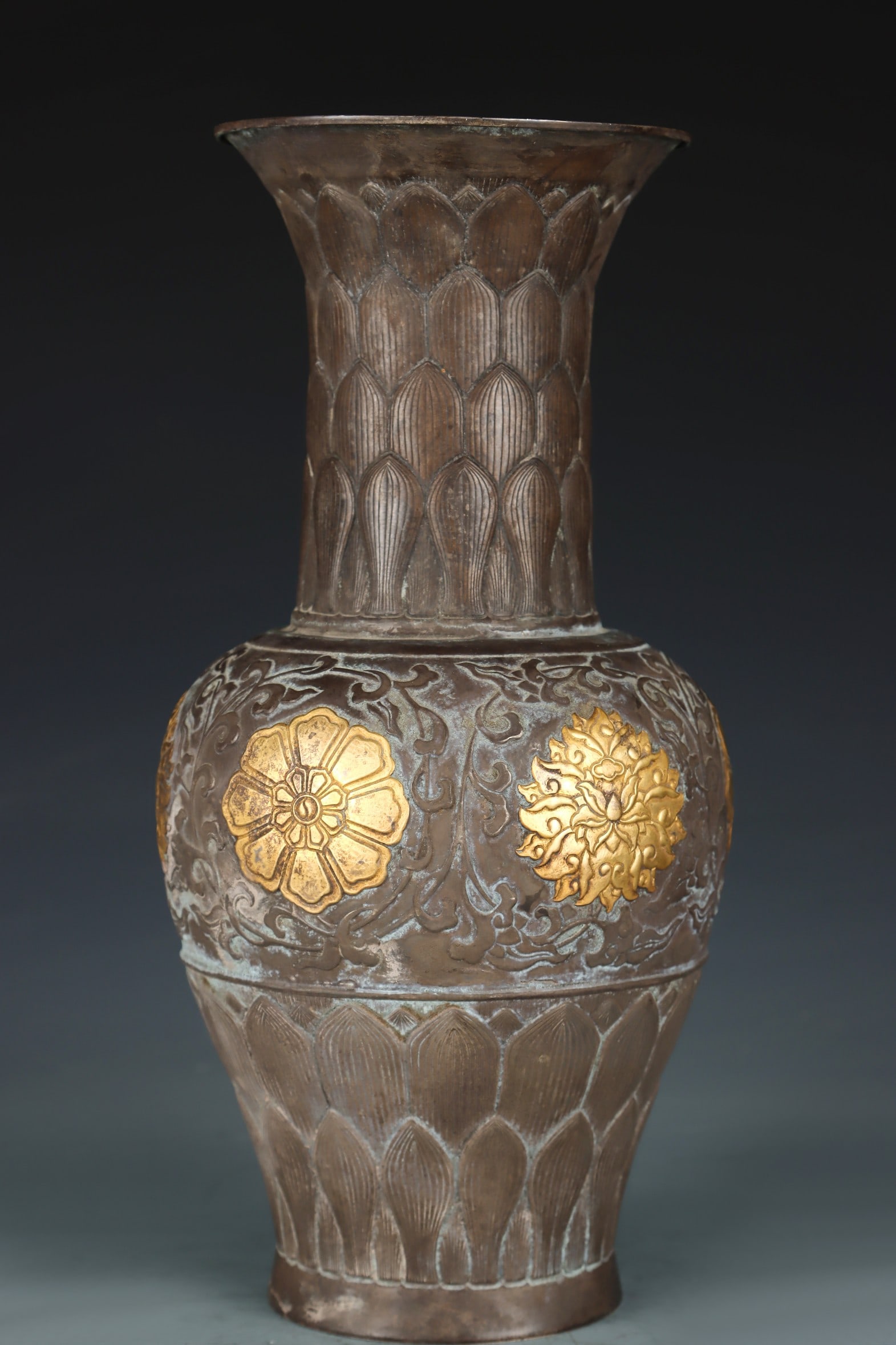 A Exquisite Gilt Silver Flower Pattern Vase - 3