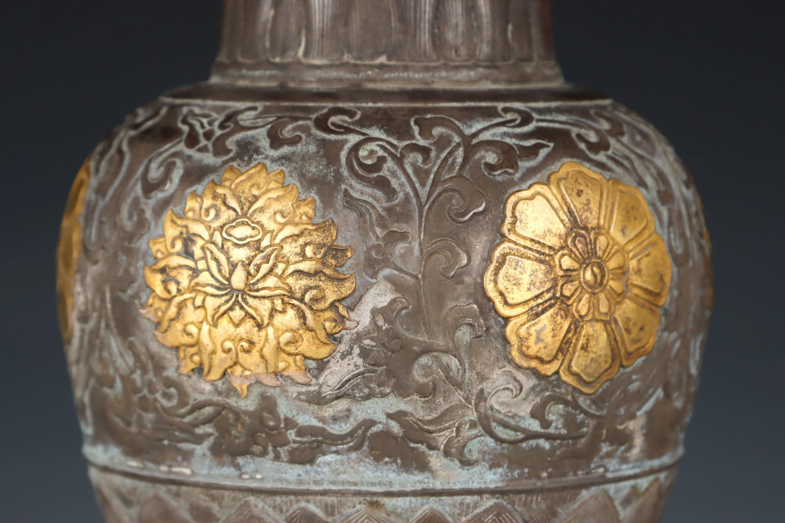 A Exquisite Gilt Silver Flower Pattern Vase - 7