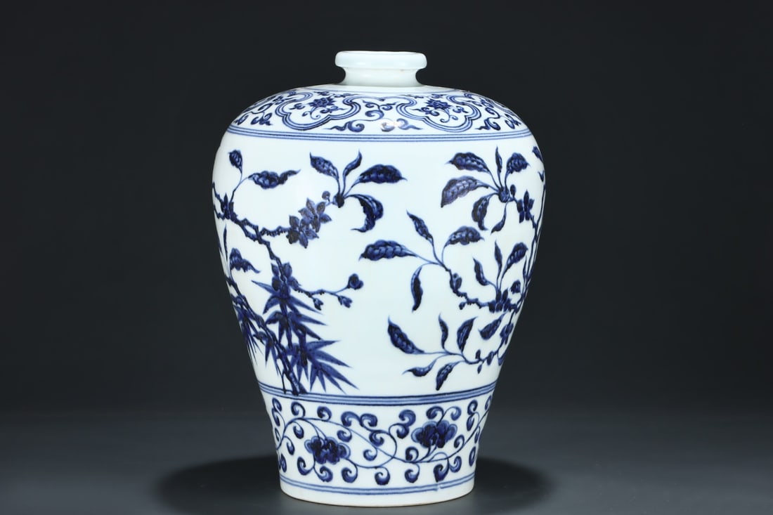 A Exquisite Blue and White Lotus Pattern Pattern Vase - 2