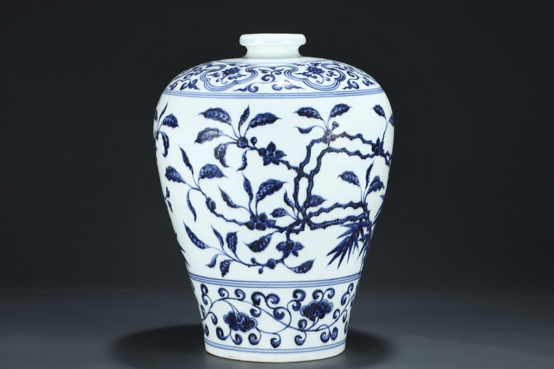 A Exquisite Blue and White Lotus Pattern Pattern Vase - 3