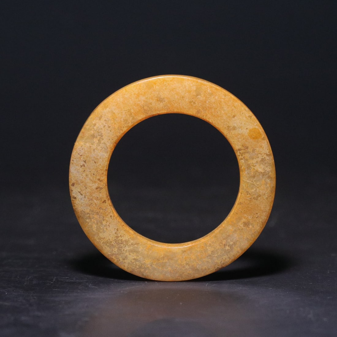 A Exquisite Gaogu Jade Ring - 2