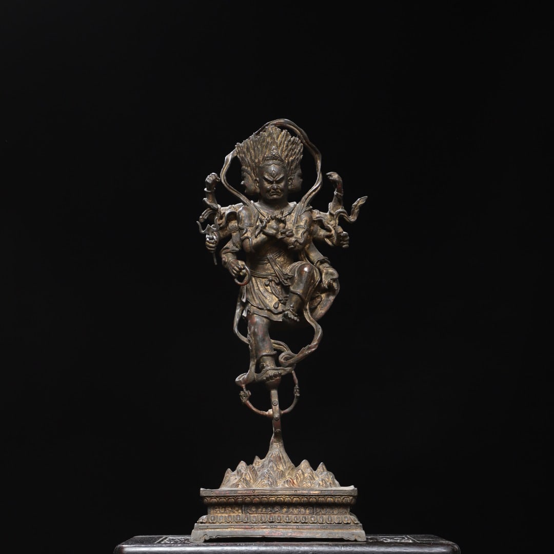 A Exquisite Gold Overlaid Bronze Buddha Statue Ornament: A Exquisite Gold Overlaid Bronze Buddha Statue Ornament,Qing Dynasty, China,Size:56x22x14cm,Weight:5100g ????????,????