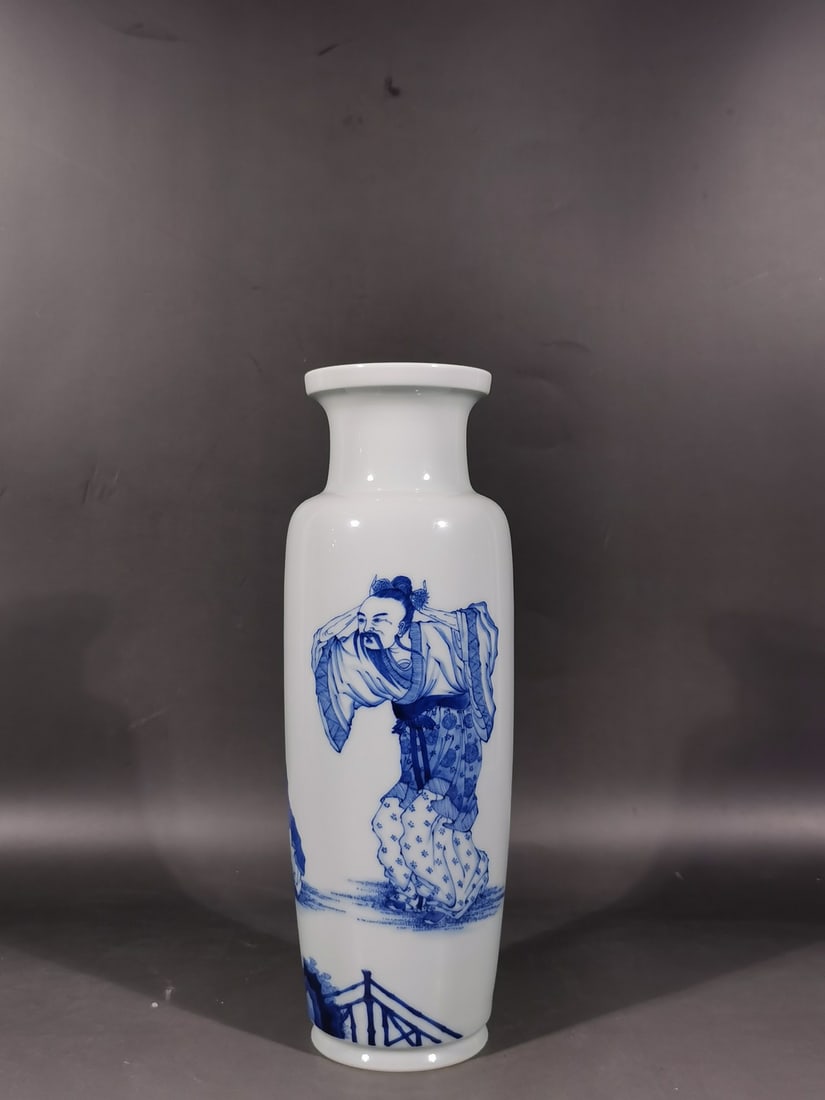 A Exquisite Blue and White Figures Pattern Vase: A Exquisite Blue and White Figures Pattern Vase,Qing Dynasty, China,Kangxi Six-character Mark,Size: 27.7cmx7.6cmx9.6cm ???????,????,?????