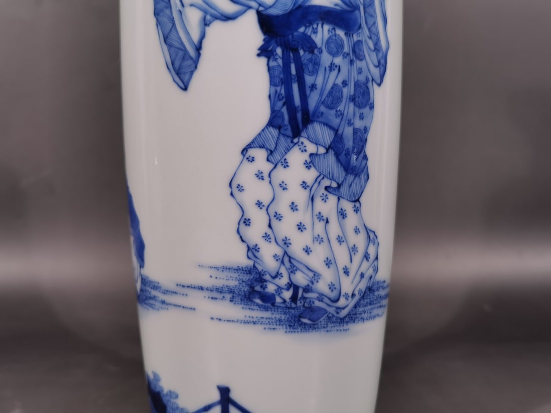 A Exquisite Blue and White Figures Pattern Vase - 3