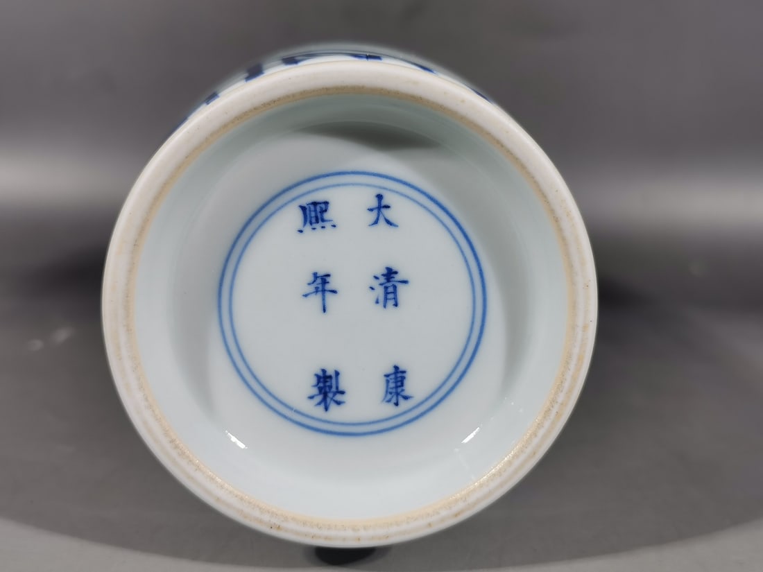 A Exquisite Blue and White Figures Pattern Vase - 5