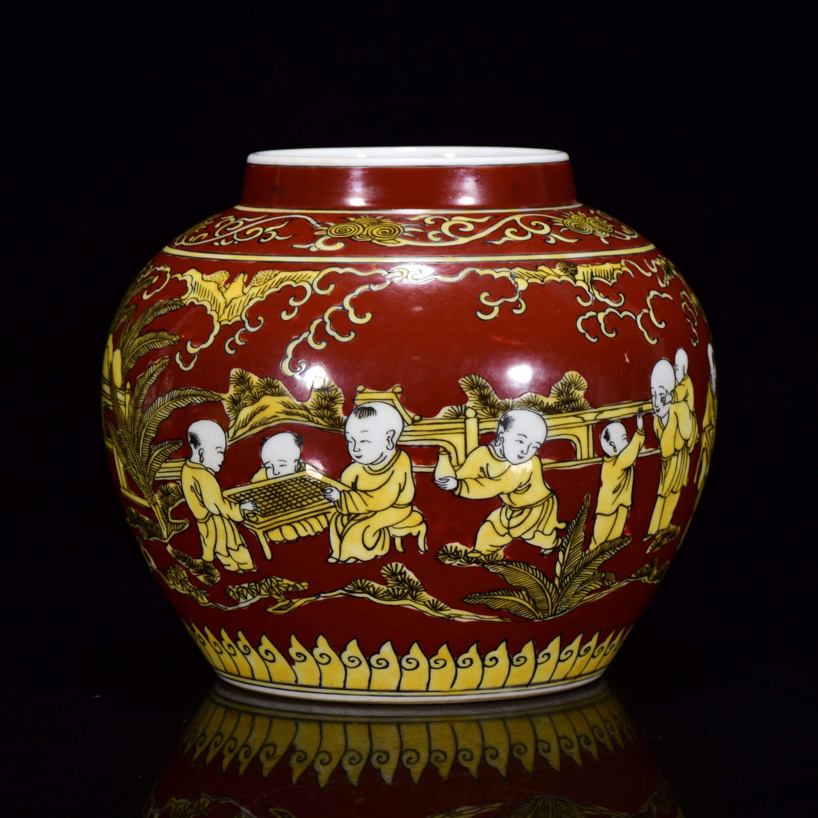 A Rare Plain Color Figures Pattern Jar - 2