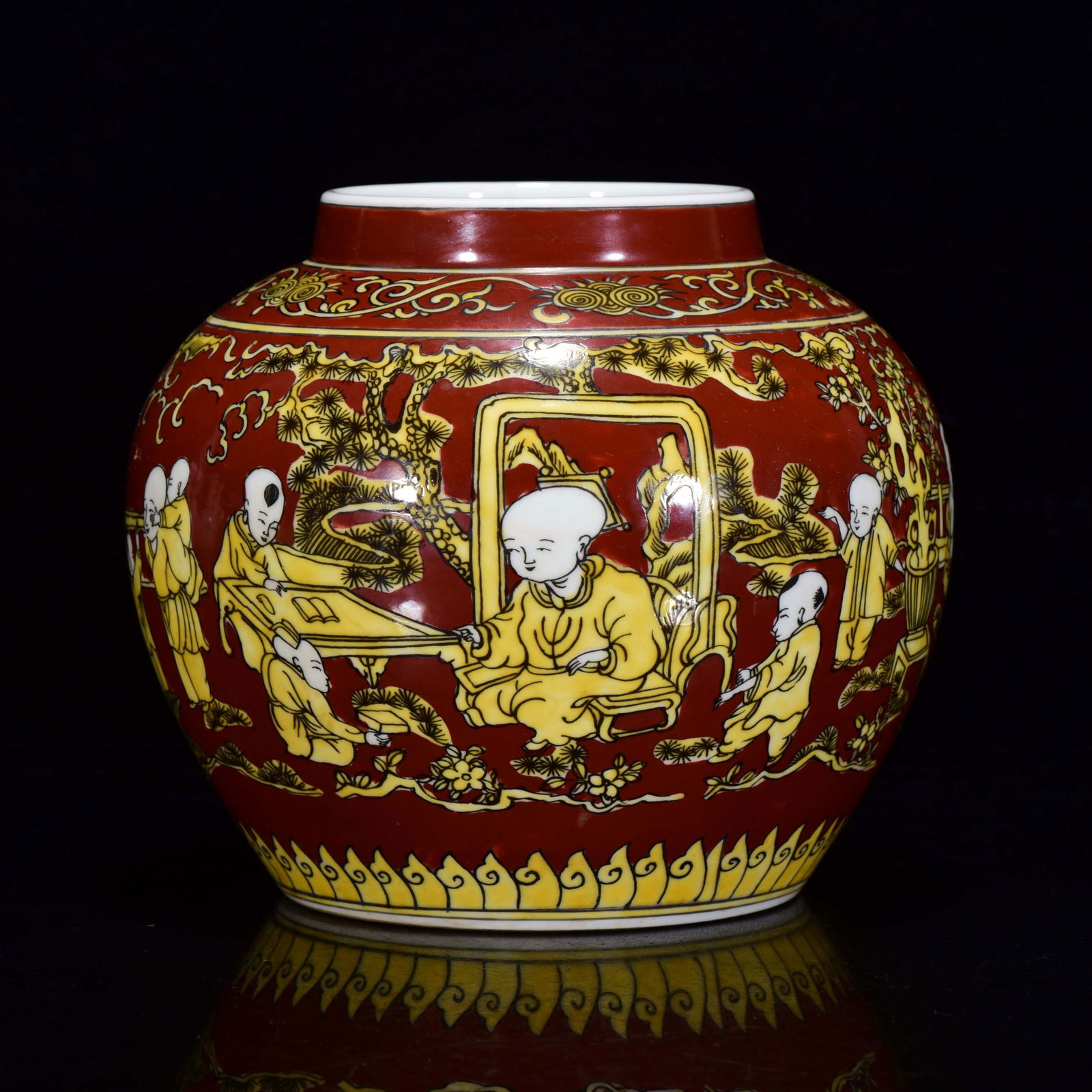 A Rare Plain Color Figures Pattern Jar - 3