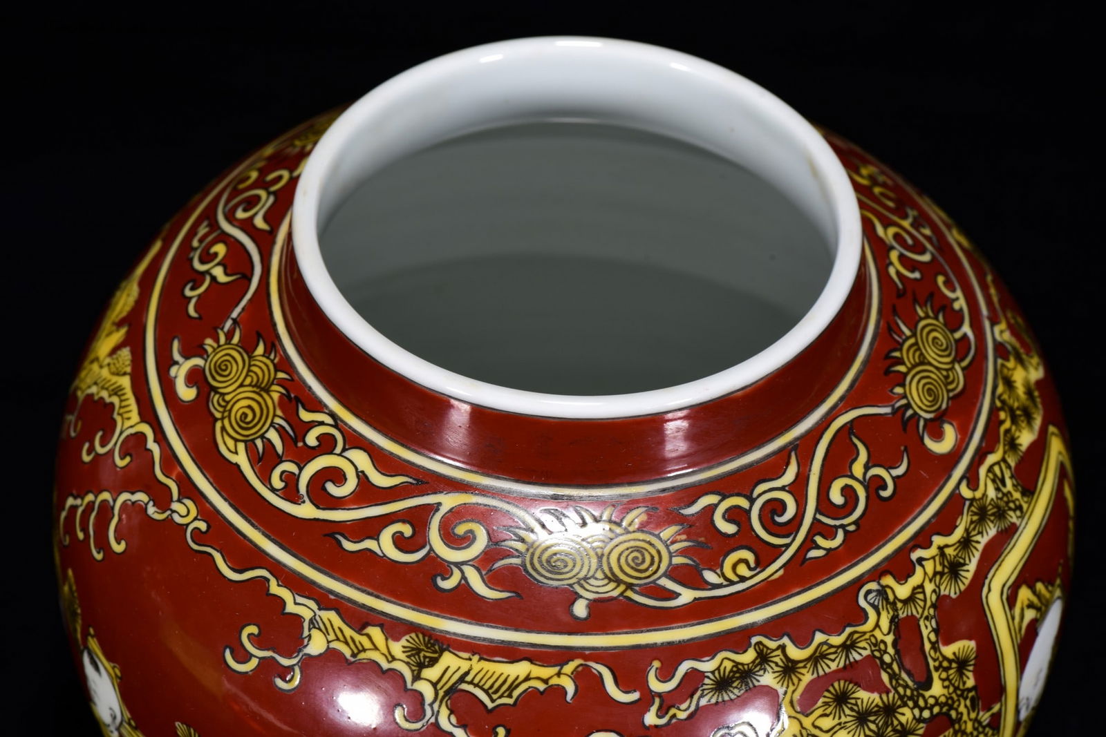 A Rare Plain Color Figures Pattern Jar - 4