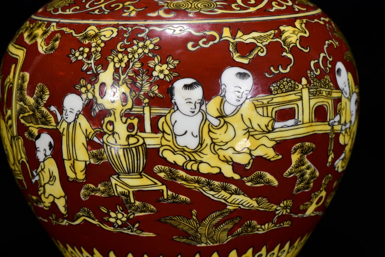 A Rare Plain Color Figures Pattern Jar - 7