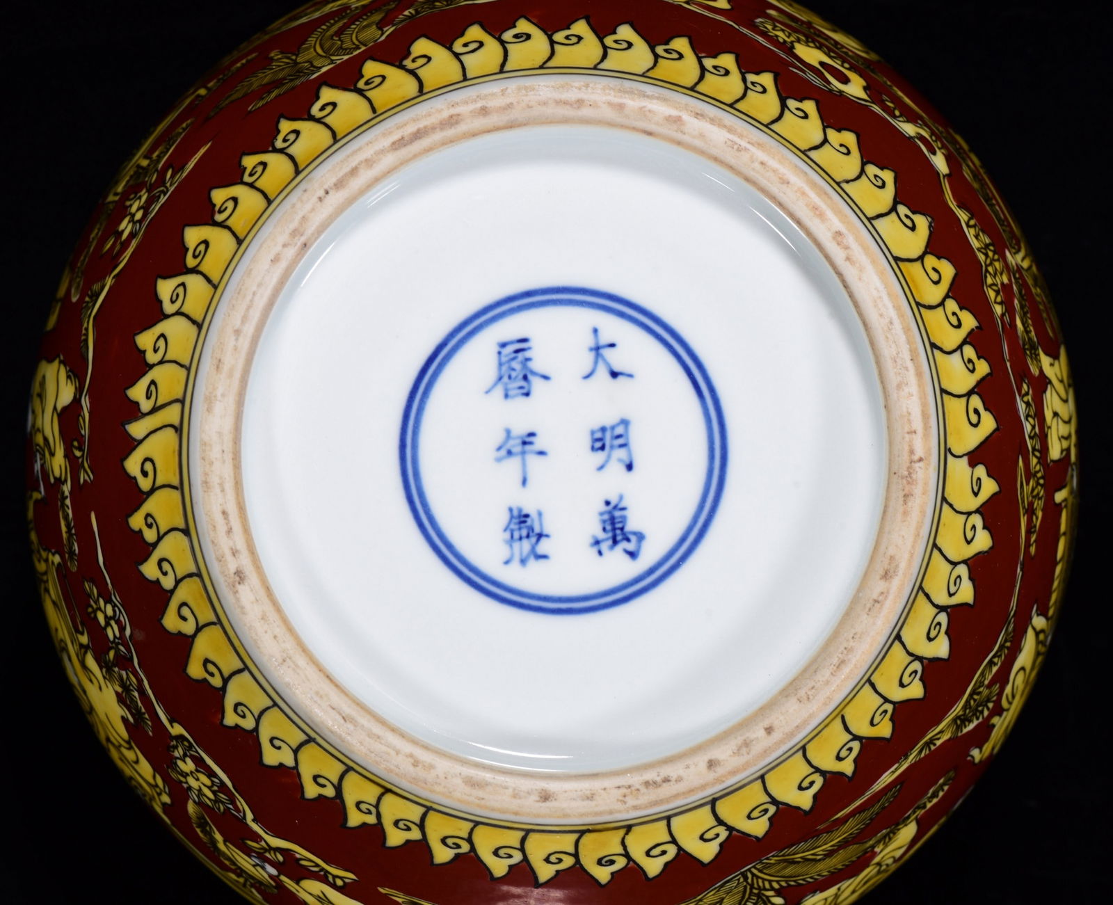 A Rare Plain Color Figures Pattern Jar - 9