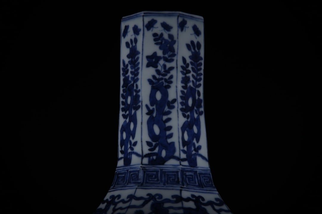 Blue and White Figures Pattern Vase - 2