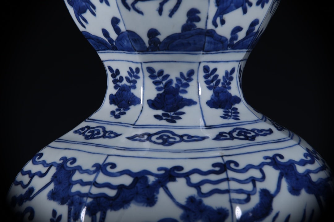 Blue and White Figures Pattern Vase - 4
