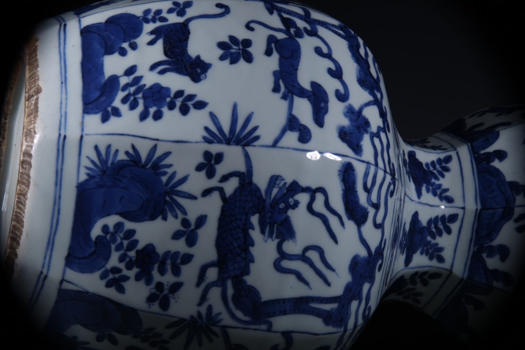 Blue and White Figures Pattern Vase - 7