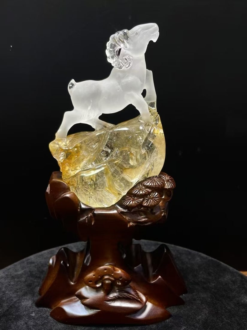 A Exquisite Crystal Carved Sheep Ornament: A Exquisite Crystal Carved Sheep Ornament,Size:15cmx9.5cmx4cm ????????????