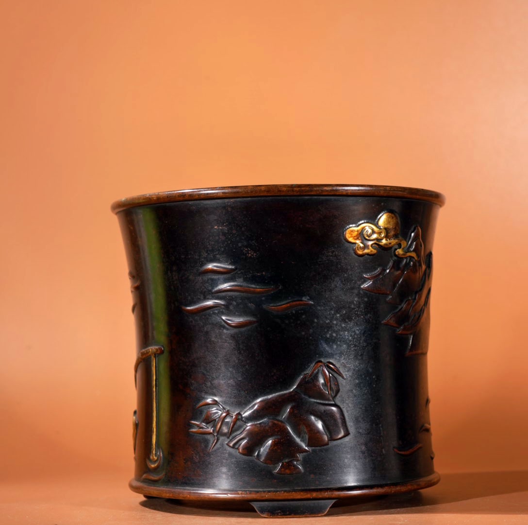 A Exquisite Gilt Bronze Landscape Pattern Brush Pot: A Exquisite Gilt Bronze Landscape Pattern Brush Pot,Ming Dynasty, China,With Mark,Size:14cmx15.5cm,Weight:2845g ??????????,????,??