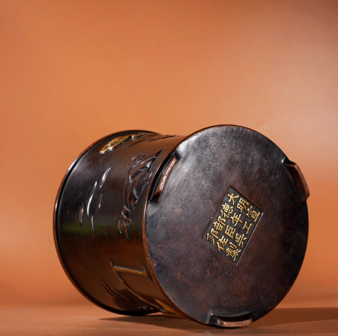 A Exquisite Gilt Bronze Landscape Pattern Brush Pot - 8