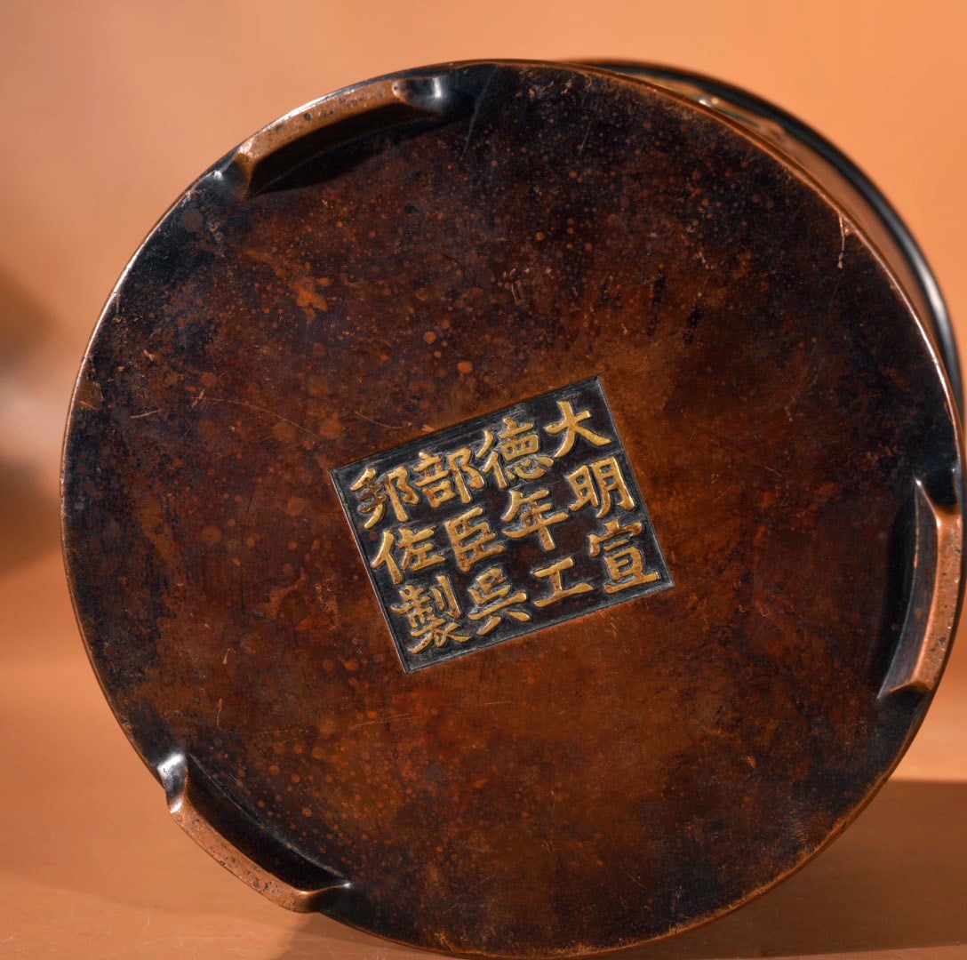 A Exquisite Gilt Bronze Landscape Pattern Brush Pot - 9