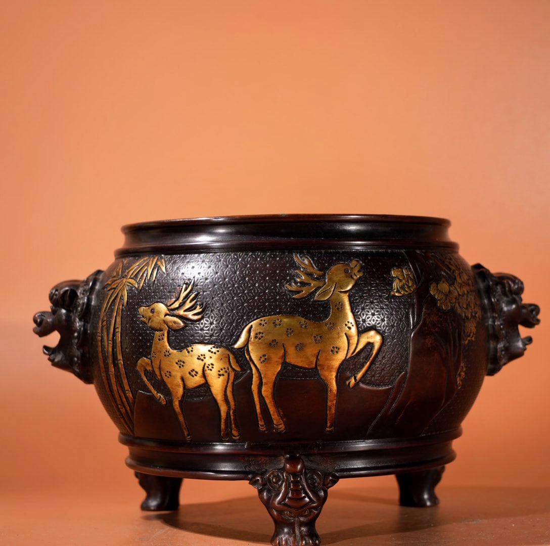 A Exquisite Gilt Bronze Deer Pattern Censer: A Exquisite Gilt Bronze Deer Pattern Censer,Ming Dynasty, China,Xuande Six-character Mark,Size:11cmx12.6cm,Weight:2415g ????????,????,?????