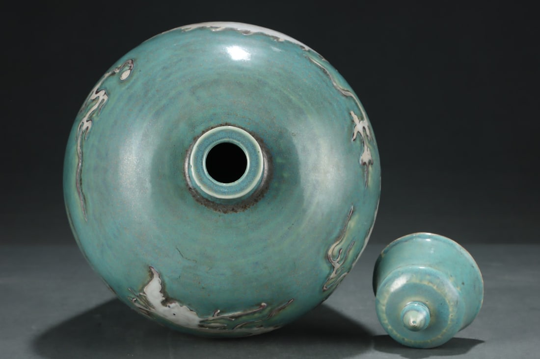 A Exquisite Green Glaze Dragon Pattern Vase - 4