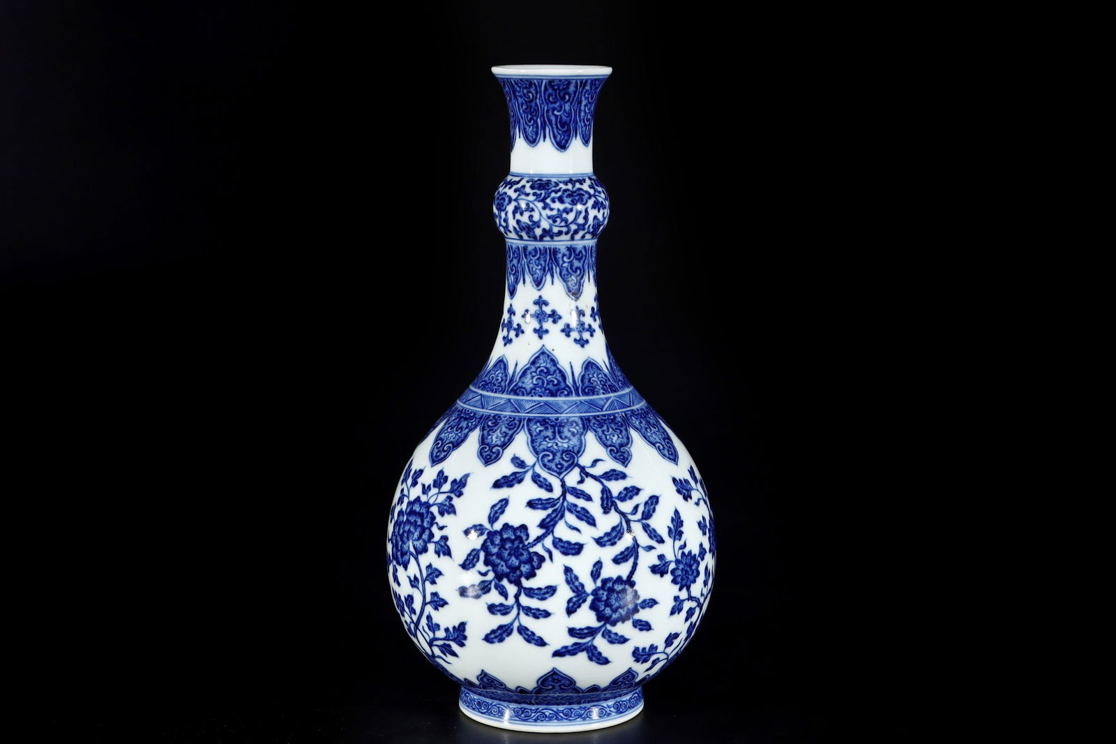 A Exquisite Blue and White Flower Pattern Vase - 5