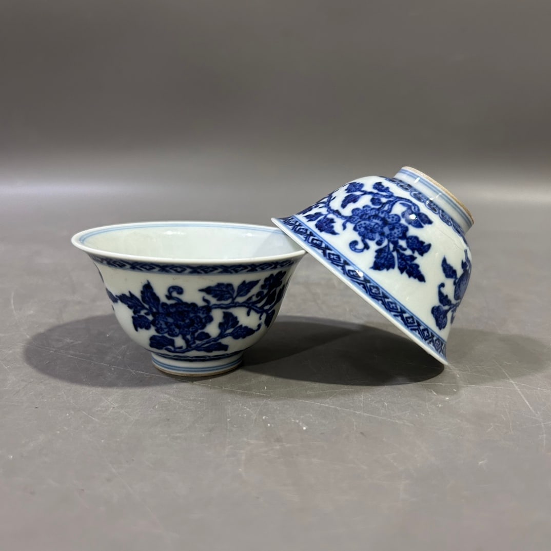 A pair of Exquisite Blue and White Doucai Flower Pattern Cup: A pair of Exquisite Blue and White Doucai Flower Pattern Cup,Qing Dynasty, China,Yongzheng Six-character Mark,Size:4.5cmx8.5cm ?????????????,????,??????