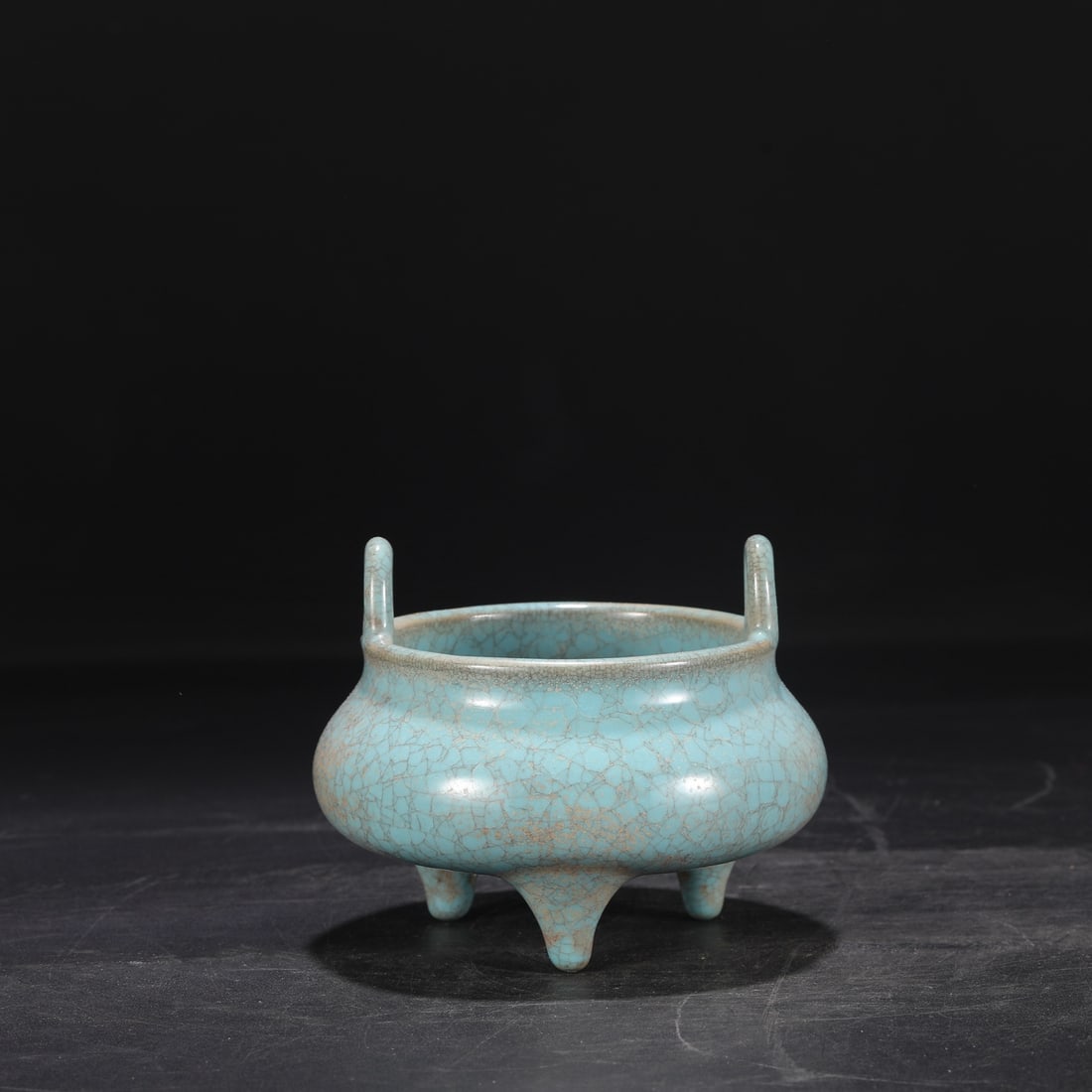 A Exquisite Ru yao Sky Blue Glazed ice Crackle Pattern Tripod Censer (1 of 8)