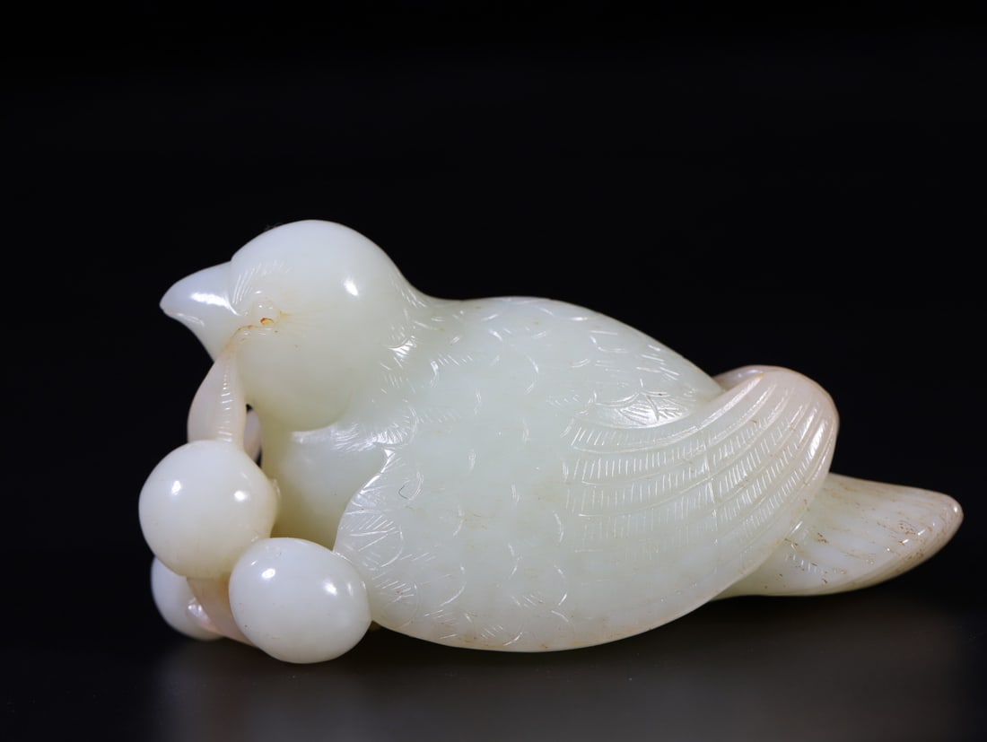 A Exquisite Hotan Jade Bird Ornament: A Exquisite Hotan Jade Bird Ornament,Qing Dynasty, China,Size:9.5cmx5.3cmx5.2cm,Weight:257.3g ??????,????