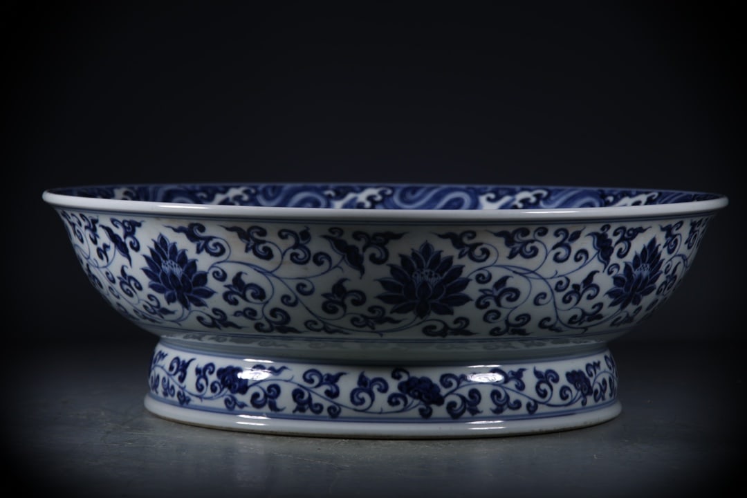 Blue and White Seawater Flower and Bird Pattern Plate: Blue and White Seawater Flower and Bird Pattern Plate,Ming Dynasty, China,Xuande Six-character Mark,Size:11cmx33cm ?????????,????,?????