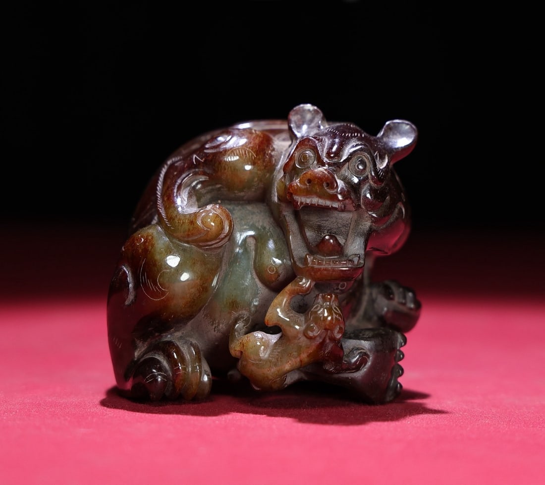 A Exquisite Hetian Jade Bear Handheld Ornament: A Exquisite Hetian Jade Bear Handheld Ornament,Han Dynasty, China,Size:6.2cmx6.3cmx7cm,Weight:418g ???????,????