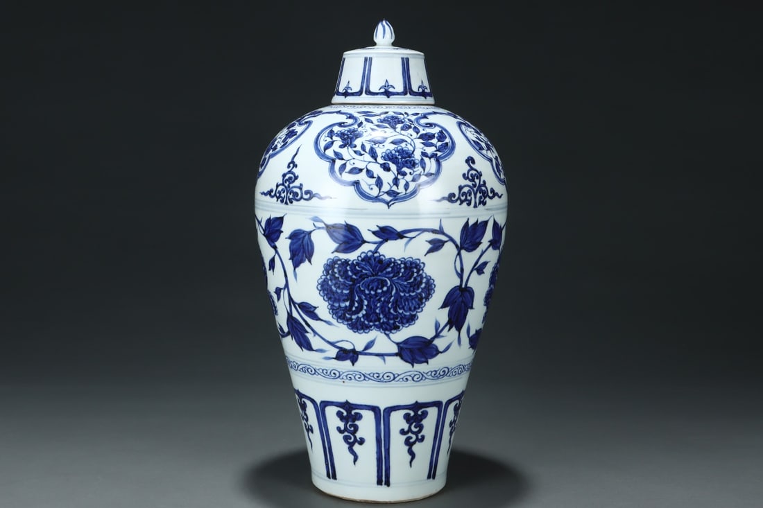 A Exquisite Blue and White Lotus Pattern Vase: A Exquisite Blue and White Lotus Pattern Vase,Yuan Dynasty, China,Size:43.5cmx23cm ?????????,????