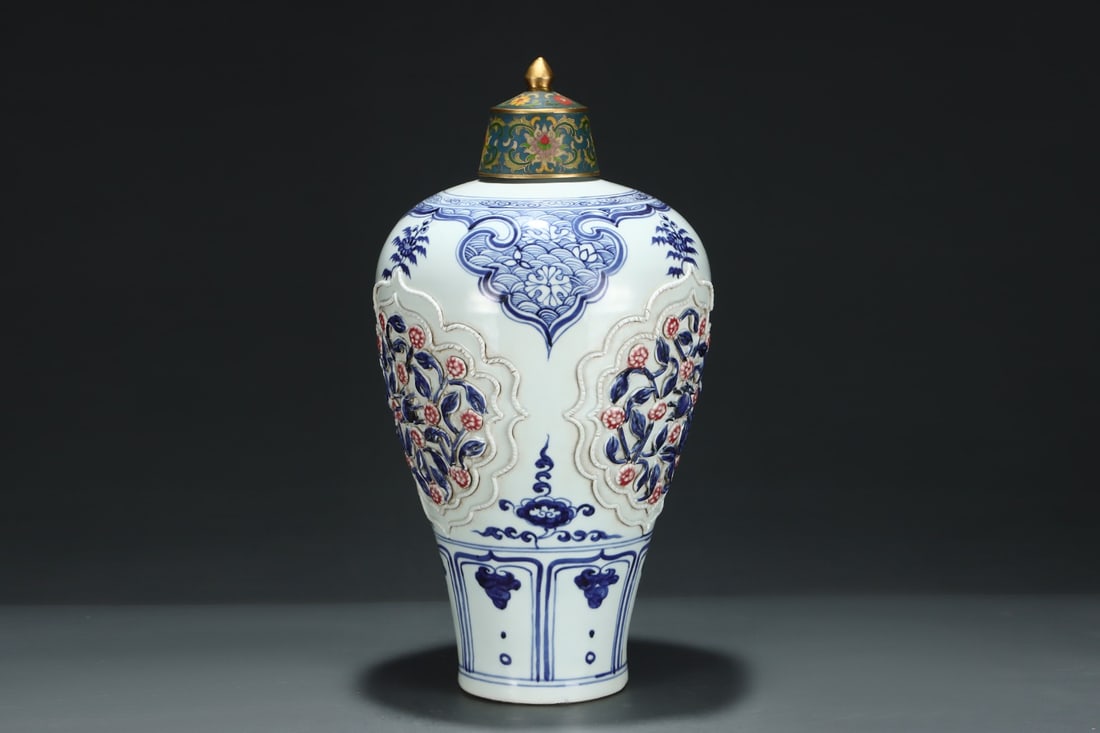 A Exquisite Blue and White Lotus Pattern Pattern Vase - 4