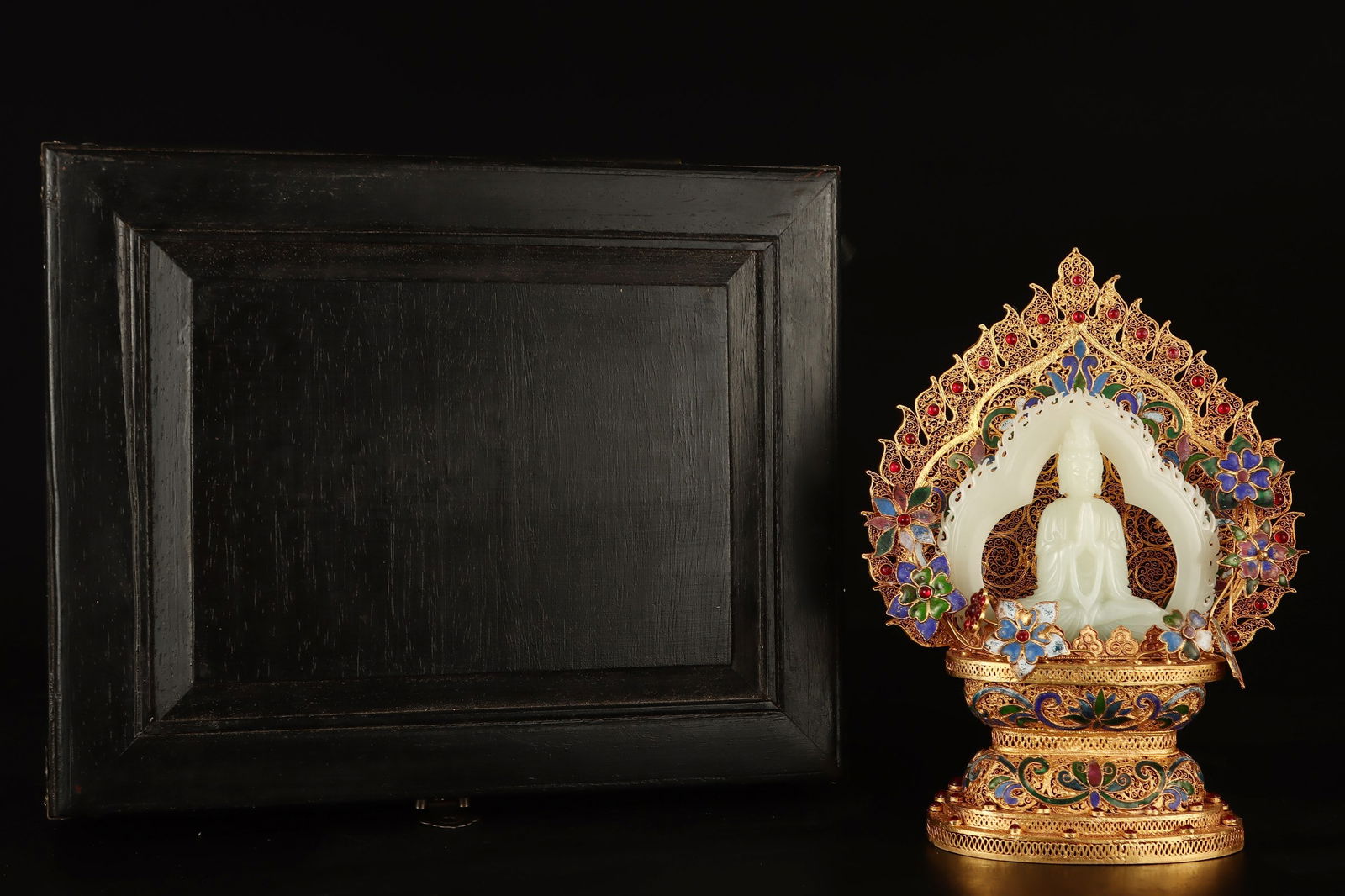 Filigree Gilt Jade-Inlaid Buddha Statue Ornament: Filigree Gilt Jade-Inlaid Buddha Statue Ornament,Qing Dynasty, China,Qianlong Four-character Mark,Size:22cmx16cm,Weight:751g ?????????????,????,?????