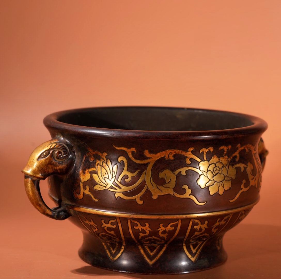 A Exquisite Gilt Bronze Interlocking Lotus Pattern Double-Ears Censer - 3