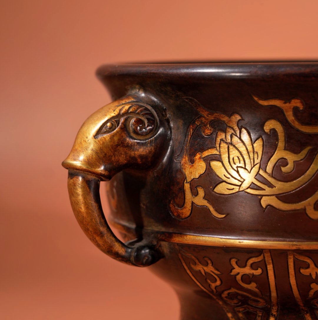 A Exquisite Gilt Bronze Interlocking Lotus Pattern Double-Ears Censer - 4