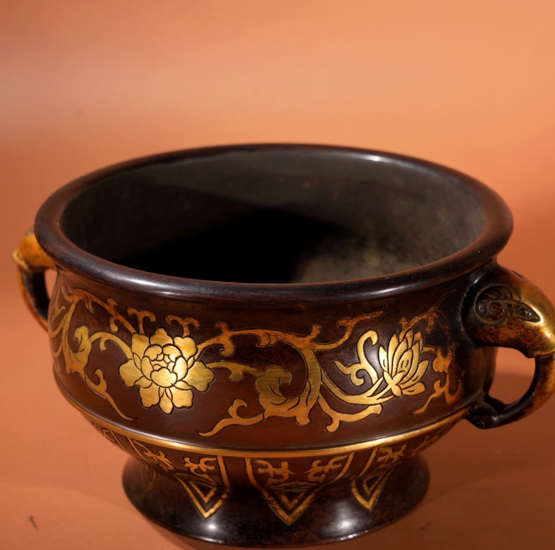A Exquisite Gilt Bronze Interlocking Lotus Pattern Double-Ears Censer - 5