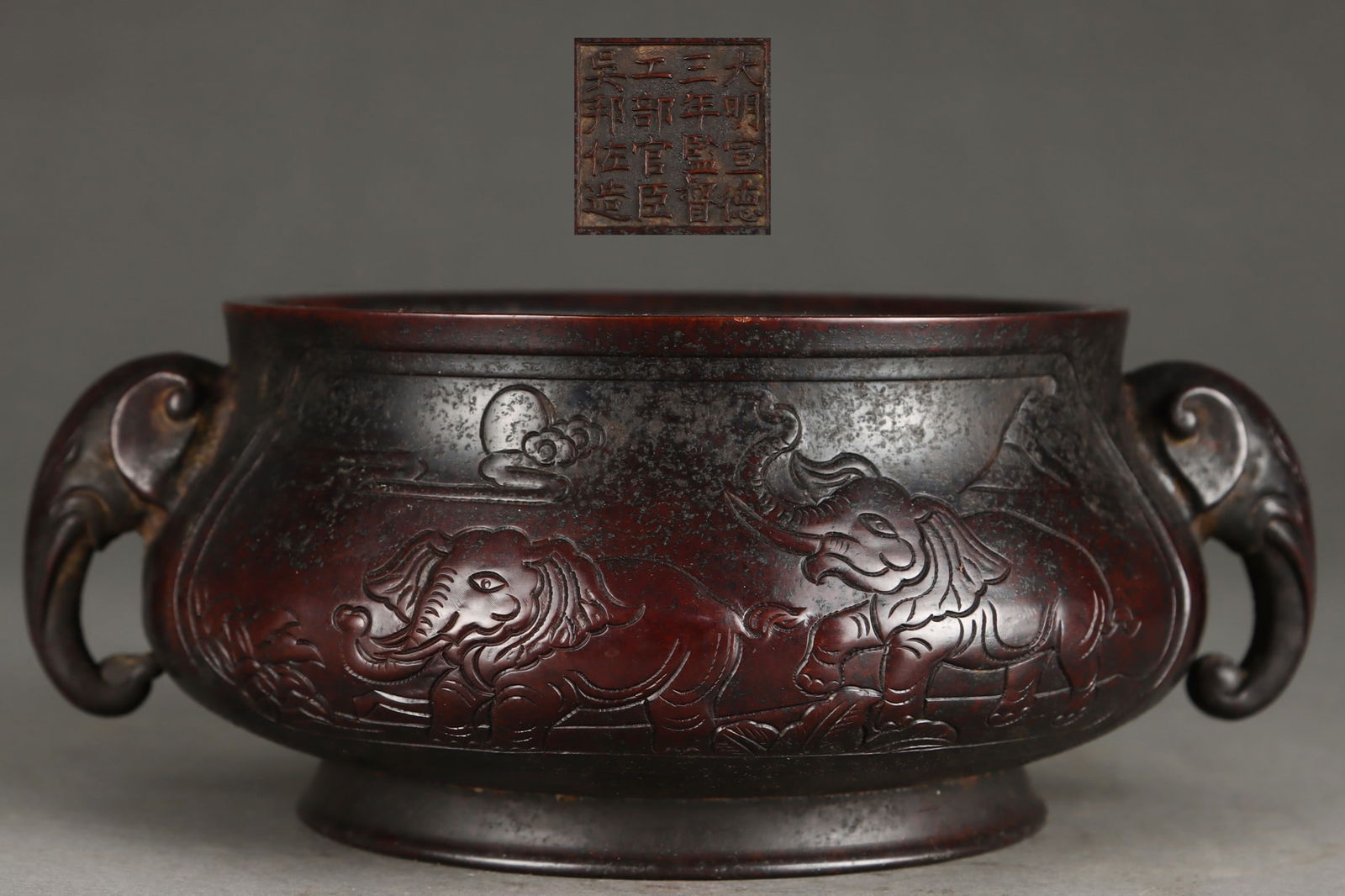 A Exquisite Gilt Bronze Elephant Pattern Elephant Head-Ears Censer: A Exquisite Gilt Bronze Elephant Pattern Elephant Head-Ears Censer,Ming Dynasty, China,With Mark,Size:7.8cmx13.3cmx16cmx19cm,Weight:2400g ?????????????,????,??