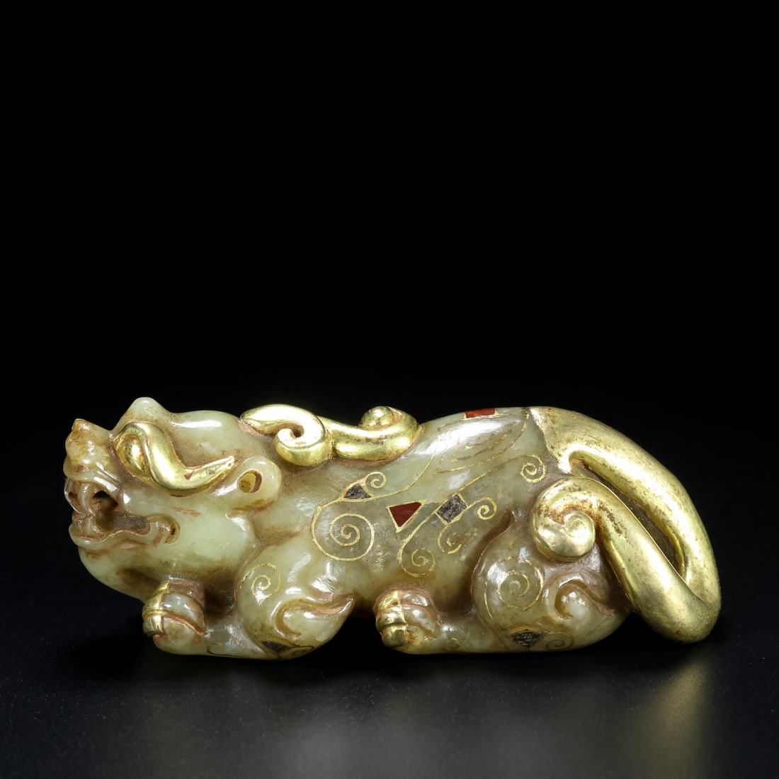 A Rare Hetian Jade Gold-Inlaid Beast: A Rare Hetian Jade Gold-Inlaid Beast,Han Dynasty, China,Size:11cmx4cmx4cm, Weight:195g ??????,????