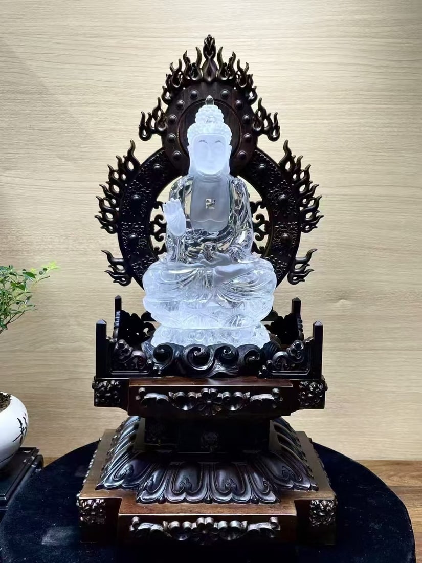 A Exquisite White Crystal Carved Buddha statue Ornament: A Exquisite White Crystal Carved Buddha statue Ornament,Size:19cmx9.7cmx6.5cm ???????????