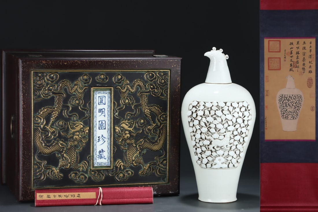 A Exquisite Sweet white glaze Fowl head Vase: A Exquisite Sweet white glaze Fowl head Vase,Yuan Dynasty, China,Size:51.5cmx25.5cm ?????,????