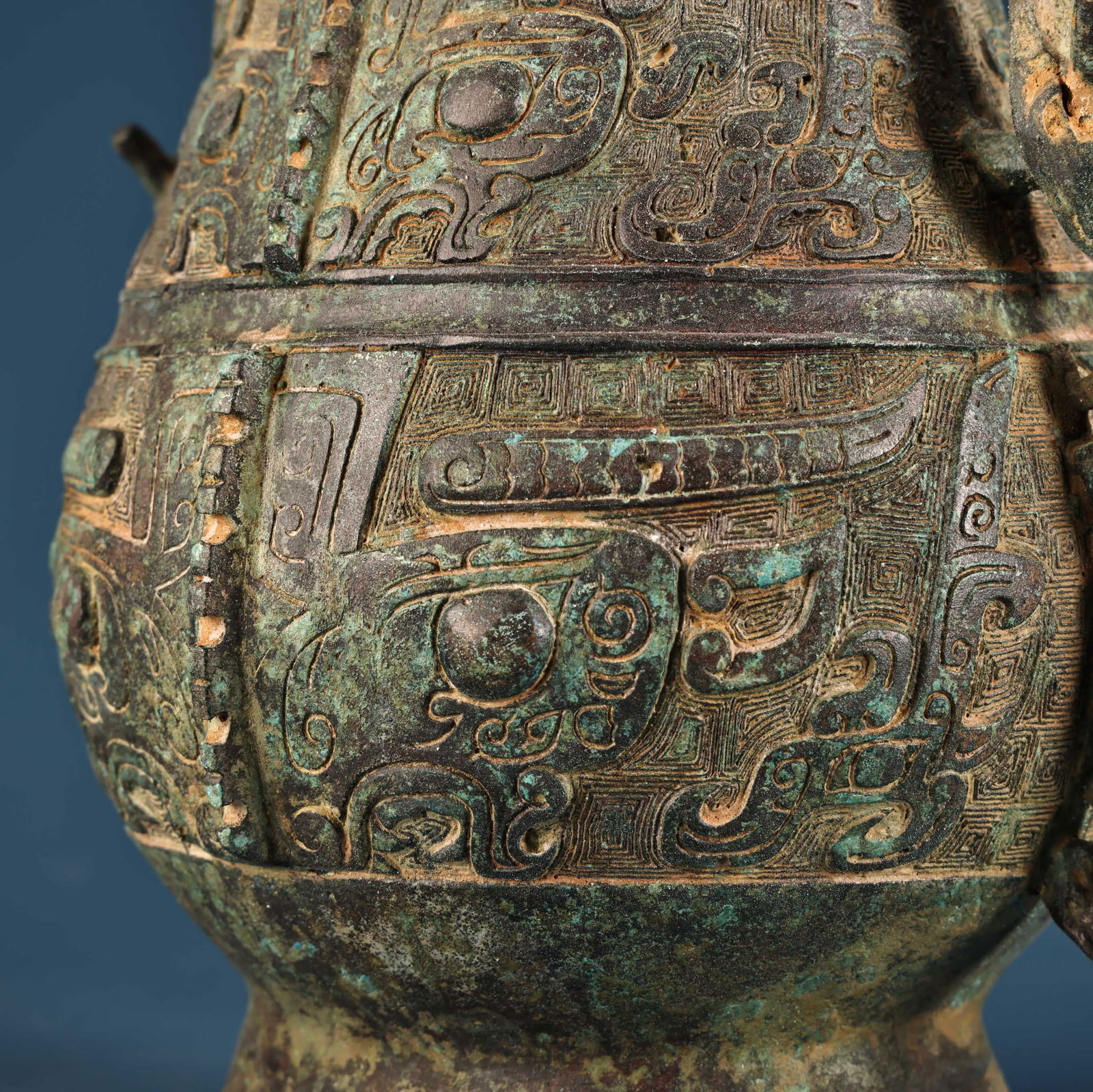 A Exquisite Bronze Handled Beam Longevity Pattern Ewer - 10