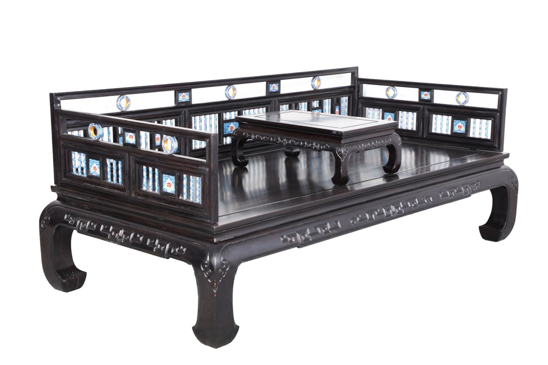 A Set of Exquisite Zitanwood Statue of Arhat bed: A Set of Exquisite Zitanwood Statue of Arhat bed,Qing Dynasty, China,Size:218cmx105cmx89cm ????????,????